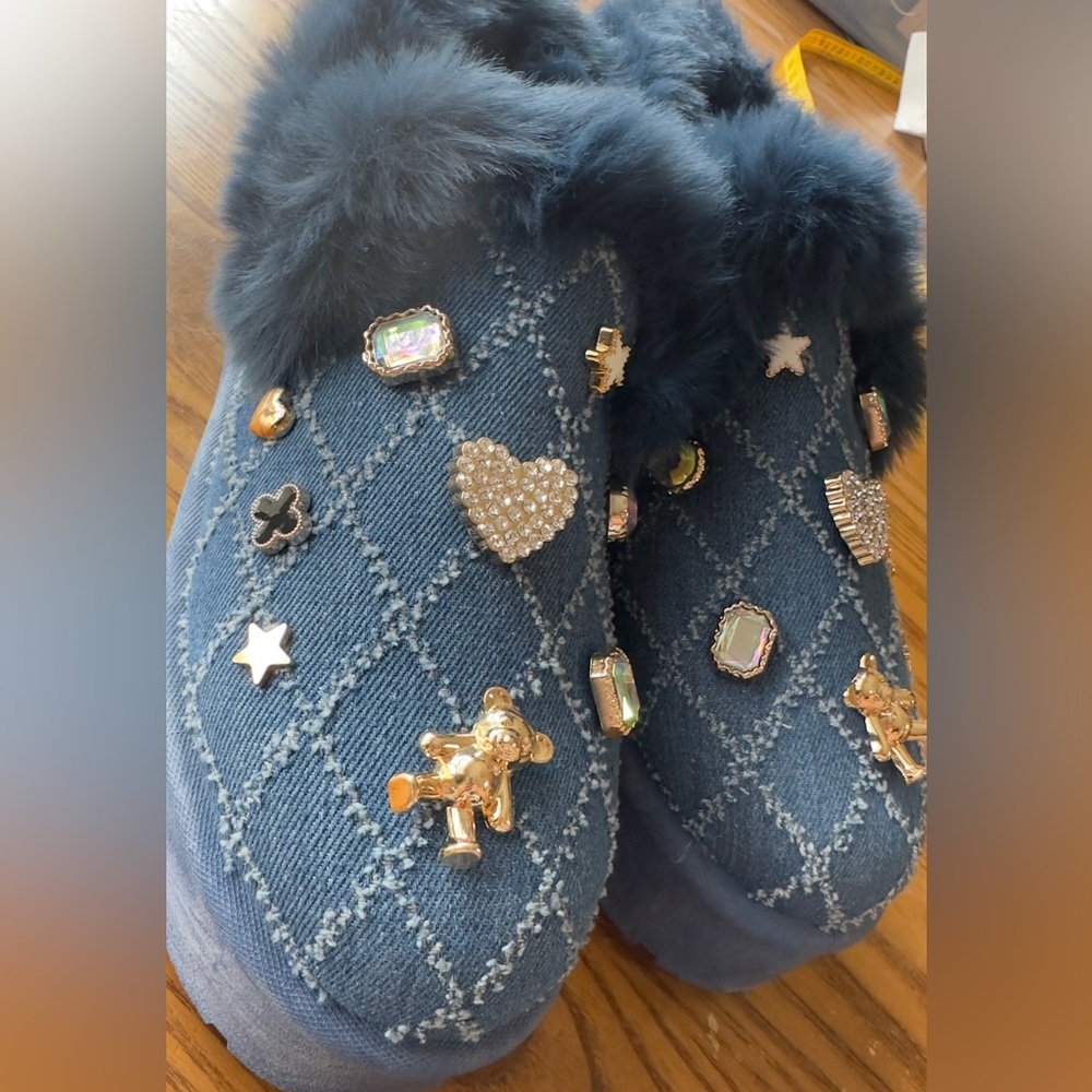 Yoki Blythe faux fur slippers in a denim material with various charms (shoe10)